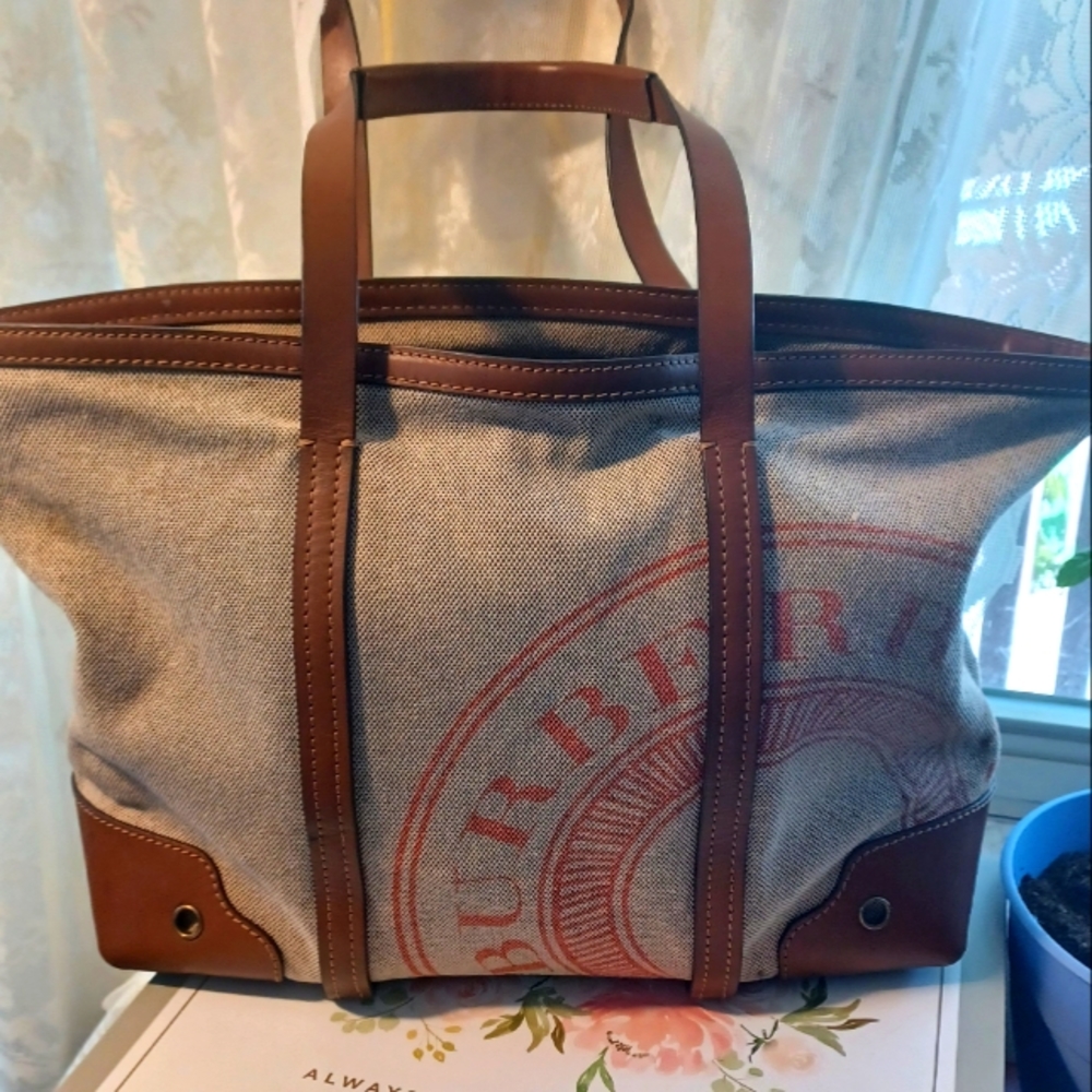 Burberry crest tote